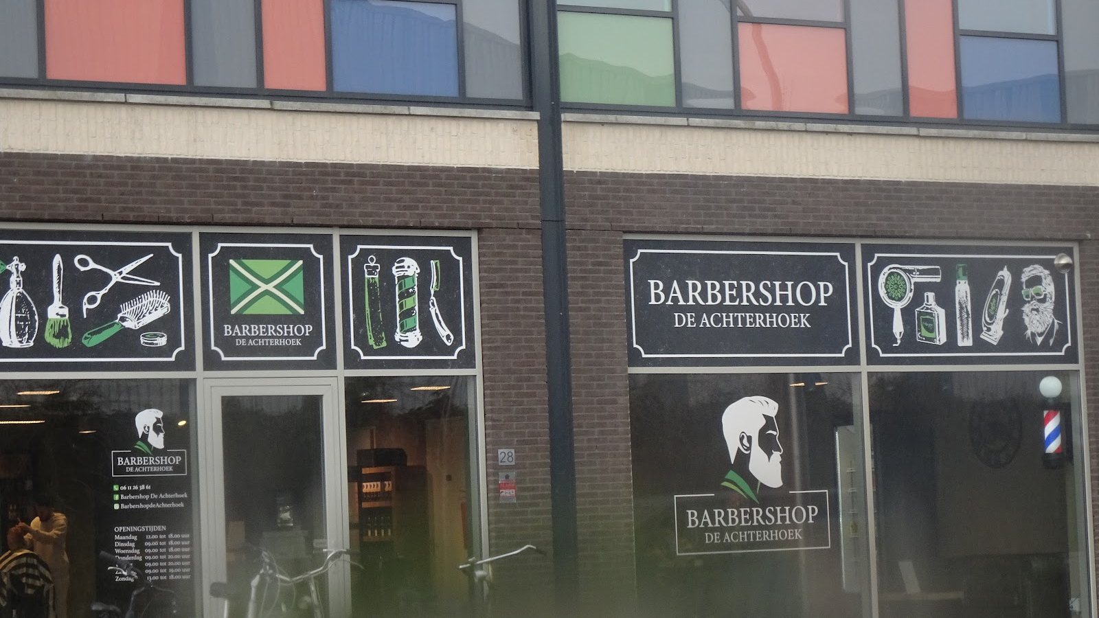 De gevel van Barbershop De Achterhoek aan de Stationsstraat in Doetinchem